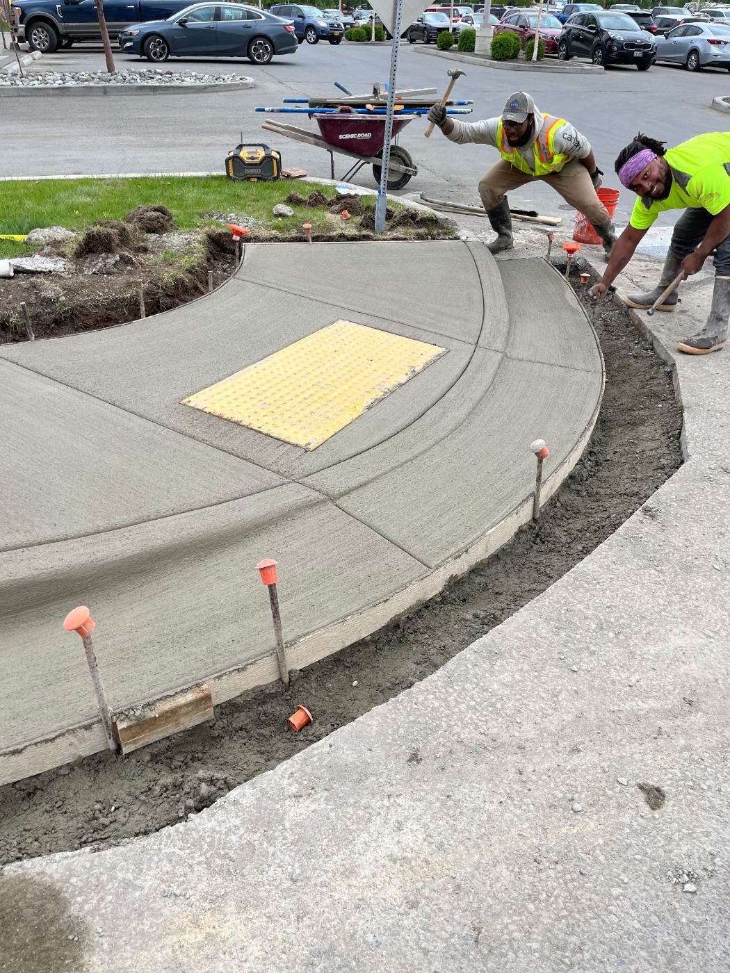 Curved sidewalk with curb ramp